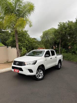 TOYOTA HILUX 2.8 POWER PACK 4X4 CD 16V DIESEL 4P MANUAL